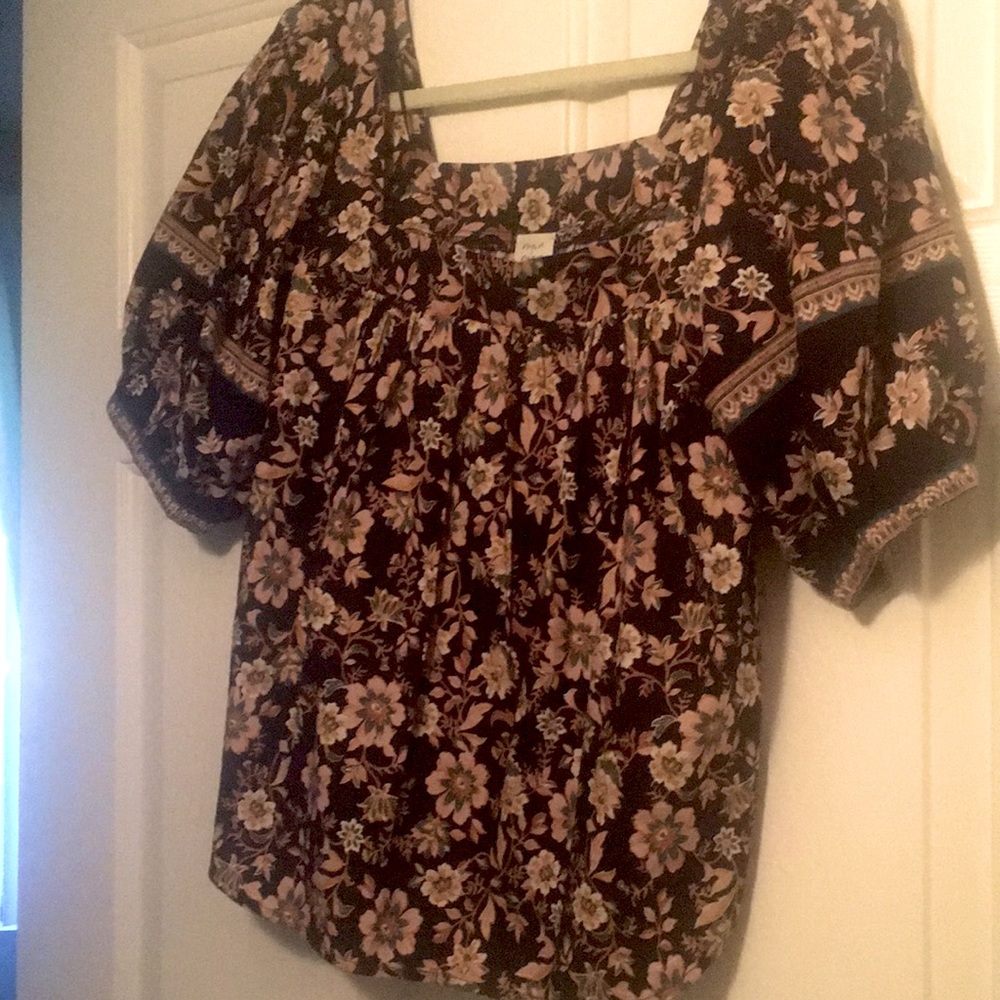 Beautiful floral top, square neck,